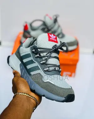 Adidas Sneakers