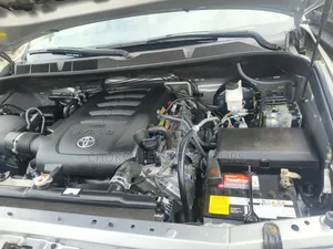 Toyota Sequoia Platinum 4x4 2020 Silver