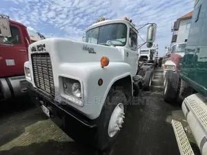 Mack R Model Truck Tractor