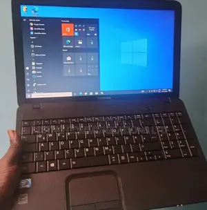 Laptop Toshiba 8GB Intel HDD+SSD 320GB