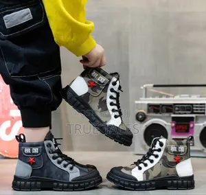 Boy's Camouflage Pattern Solid Boots