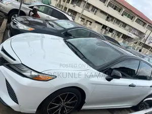 Toyota Camry XSE (2.5L 4cyl 8A) 2019 White