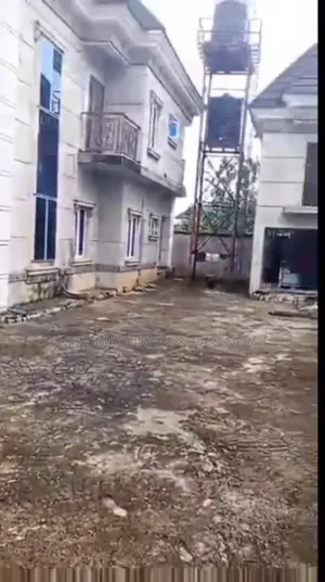 5bdrm Duplex in Proximity To Poly for sale