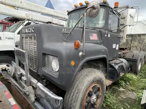 Mack R-Model Tractor