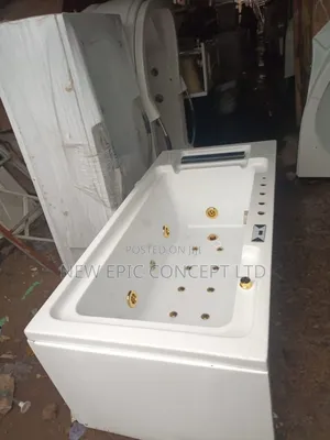 England Standard Single Jacuzzi With Complete Gold Jet And Television