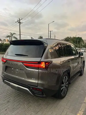 Lexus LX LX 600 2024 Green