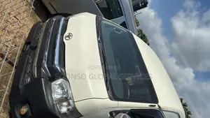 Toyota HiAce 2017 White