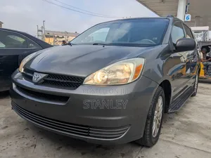 Toyota Sienna LE FWD (3.3L V6 5A) 2004 Gray