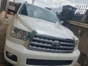 Toyota Sequoia Platinum 4dr SUV (5.7L 8cyl 6A) 2013 White