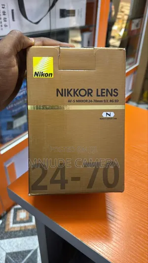 Nikon Lens 24-70mm F2. 8