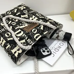 Canvas Tote Bag With Letter Print.
