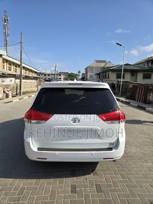 Toyota Sienna XLE 7 Passenger Mobility 2011 White