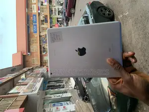 Apple iPad Wi-Fi 128 GB Silver