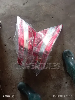 Rear Light Toyota Avalon 2015