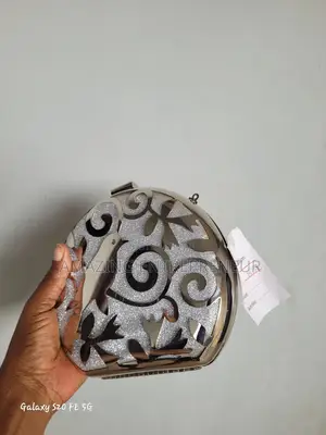 Hot Selling Unique and Classy Clutch on Discount