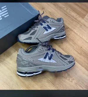 New Balance 1000 Sneakers
