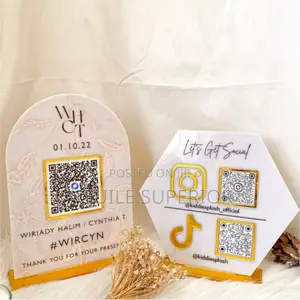 Custom Acrylic Qr Code Table Top Stand for Social Media, Google Review