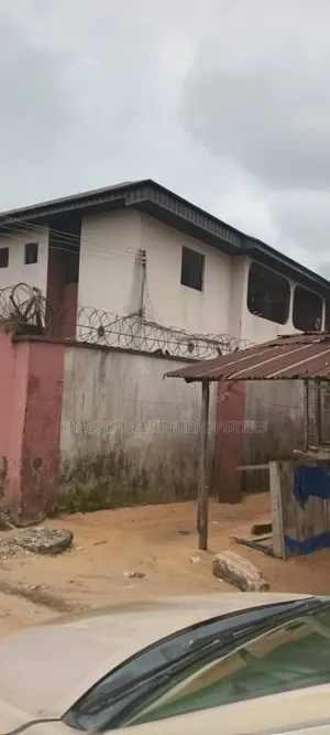 3bdrm Block of Flats in Off Airport Road, Warri for sale
