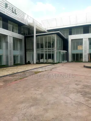 2500 Square Commercial Building Complex for Rent