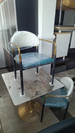 New Modern Discussion Table Chair (Coffee Table)