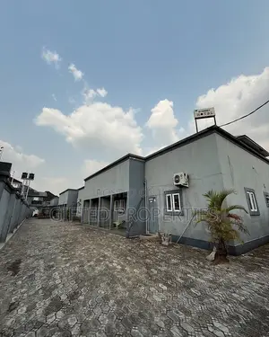 15 Room Hotel With Ample Parking Space in Iwofe Rd