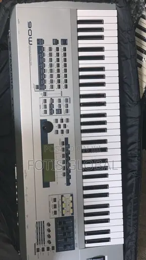 Yamaha Motif Mo8