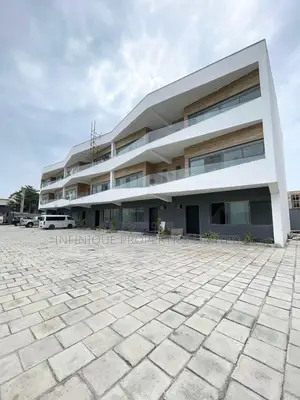 4bdrm Townhouse/Terrace in Ikate for sale