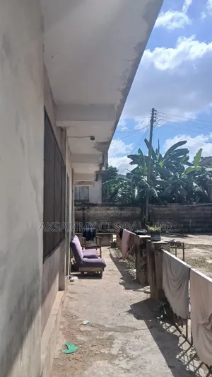 12bdrm Block of Flats in Agbowo for sale