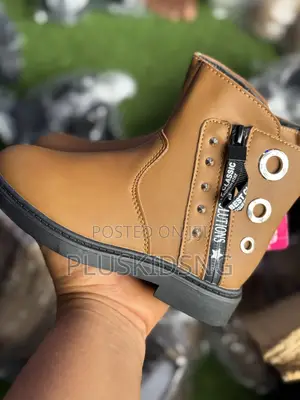 Quality Unisex Boot (Size 29)