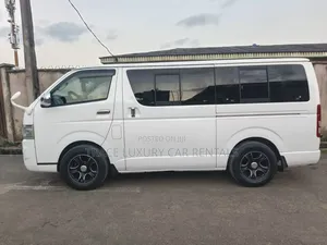 Rent Toyota Hiace 18 Seaters
