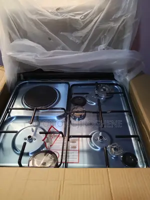 Maxi 50 by 50 Standing Cooker. 3 Gas Burners 1 Electric Burner