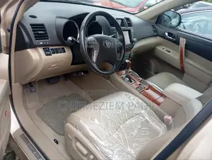 Toyota Highlander Limited 2010 Gold