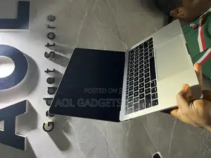 Laptop Apple MacBook Pro 2017 8GB Intel Core I5 SSD 128GB