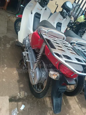 Honda CB 2022 Red