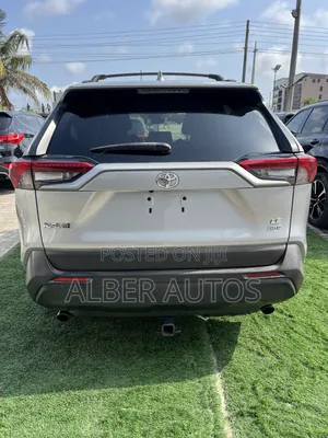 Toyota RAV4 LE AWD 2019 Silver