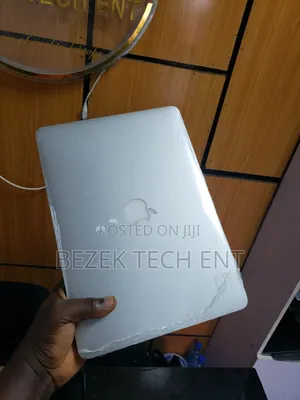 New Laptop Apple MacBook Air 4GB Intel Core I5 SSD 250GB