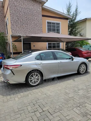 Toyota Camry XLE (2.5L 4cyl 8A) 2019 Silver