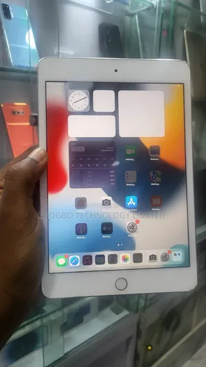 Apple iPad mini 4 128 GB Silver