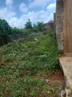3bdrm Bungalow in Elebu Road, Ibadan for Sale