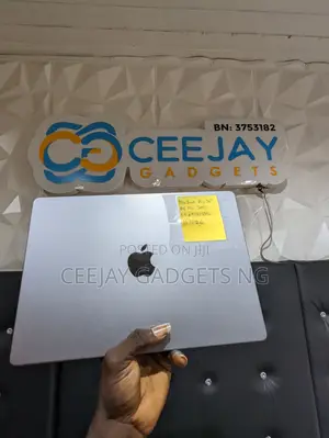 Laptop Apple MacBook Pro 2021 M1 16GB Apple M1 Pro SSD 512GB