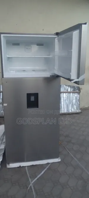 Hisense Fridge 548 Litres With Dispenser