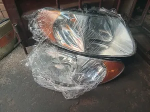 Hheadlight Dodge Ccaravan 2000 Model Very Neat One Set