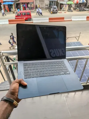 Laptop Apple MacBook Air 2025 M4 15-Inch 16GB Apple M4 SSD 256GB