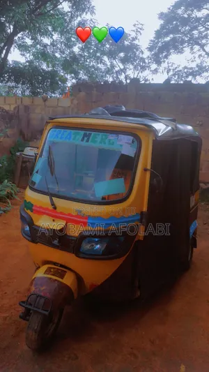 TVS King Cargo 2022 Yellow
