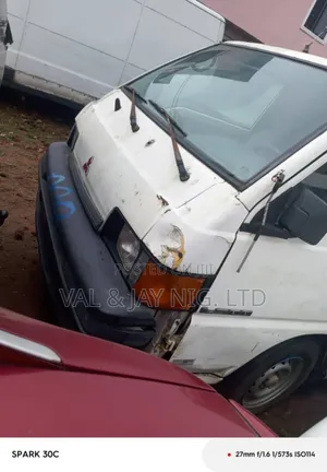 Mitsubishi L300 2002 White