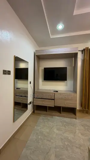 1 Bedroom and Parlour Apartment/ S and T Jericho Gra, Ibadan