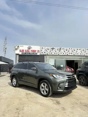 Toyota Highlander Limited Platinum 4x4 V6 (3.5L 6cyl 8A) 2018 Green