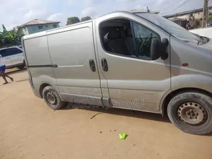 Renault Trafic 2005 Silver