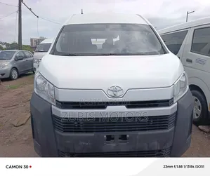Toyota HiAce 2022 White