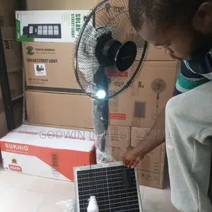 Solar Rechargeable Fan a C / D C